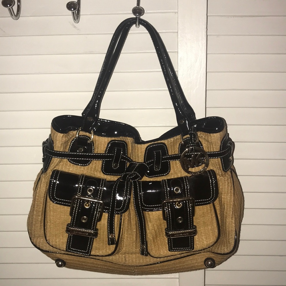 ALMOST NEW Michael Kors Purse.